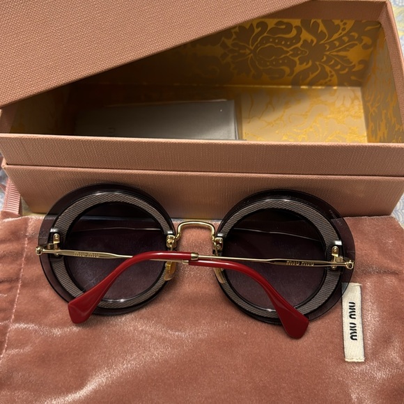 Miu Miu sunglasses - Picture 3 of 5